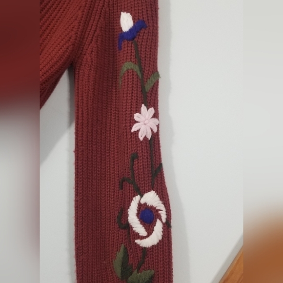 Timing Flower Embroidered Open Shoulder Knit Sweater. Super Cute! Size M. - Picture 2 of 8